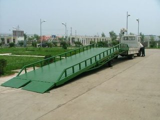 移動(dòng)式登車(chē)橋設(shè)備